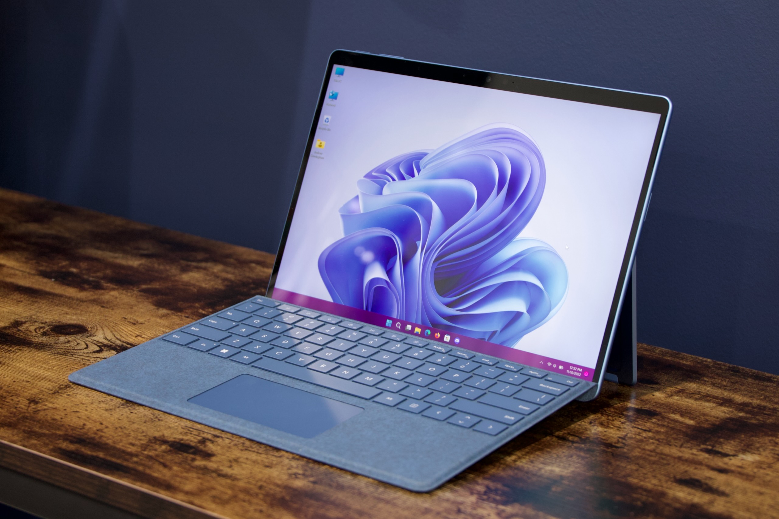 [2025] CÓ NÊN MUA LAPTOP CẢM ỨNG ĐỂ VẼ DIGITAL PAINTING KHÔNG?